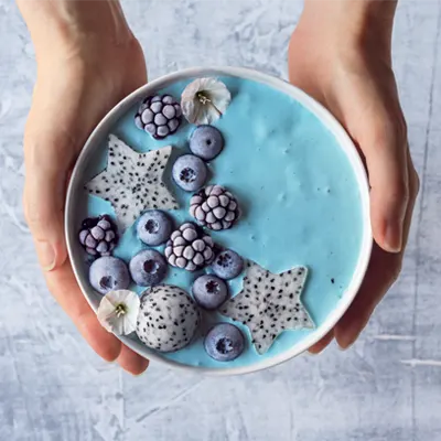 Blue-yogurt-blueberries-LINABLUE