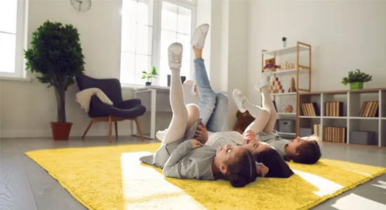 Kids-Playing-on-yellow-mat