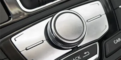 car-dial-on-dashboard